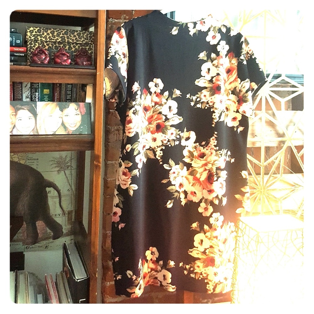 Gently worn floral mini dress w/ back keyhole